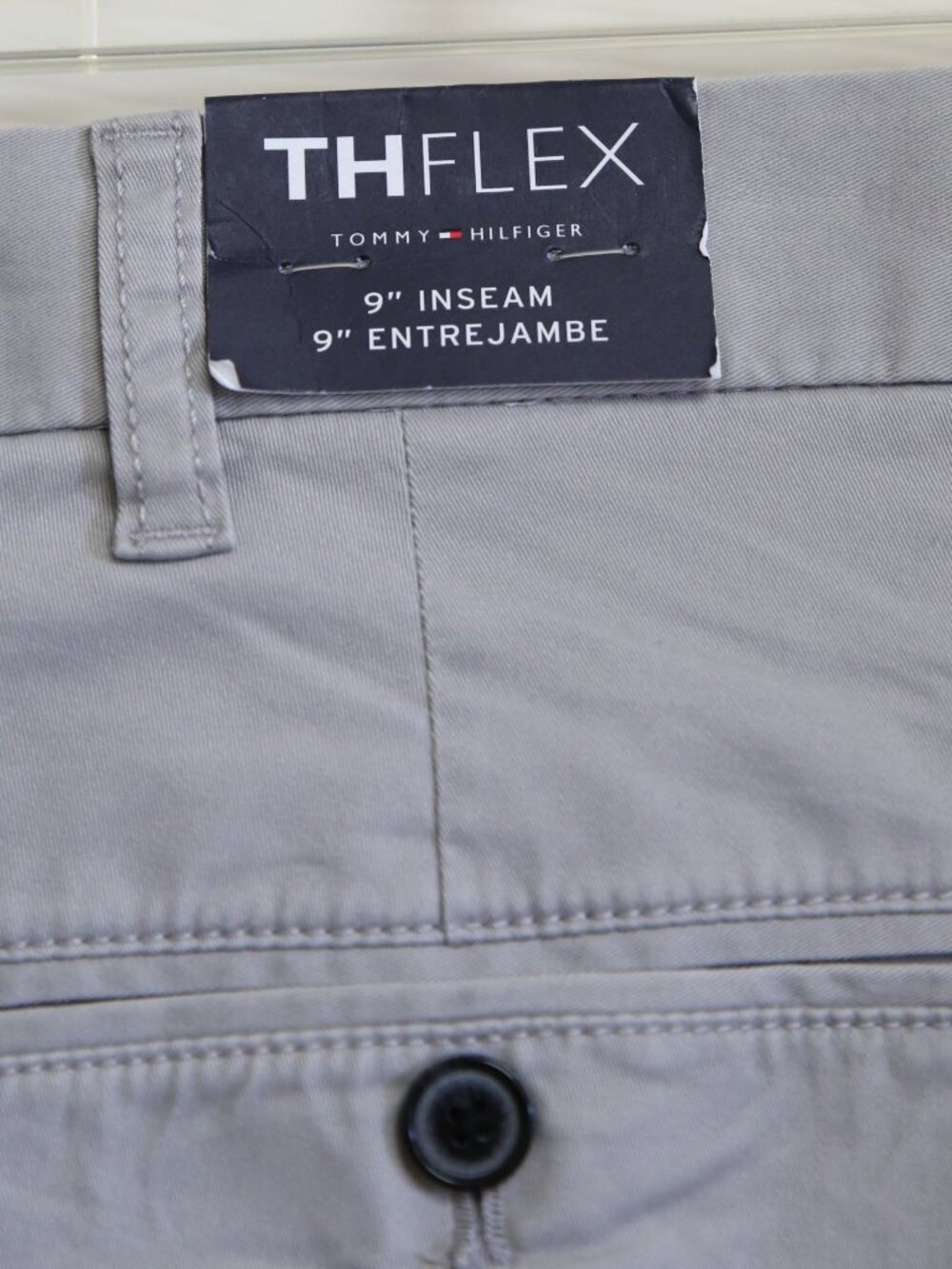 NWT Tommy Hilfiger Mens Drizzle Gray TH Flex Shorts Regular Fit Size 42W Stretch - Picture 2 of 9